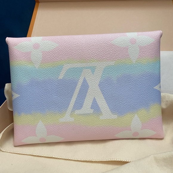 SOLD✨LOUIS VUITTON ESCALE POCHETTE✨ - Picture 7 of 14